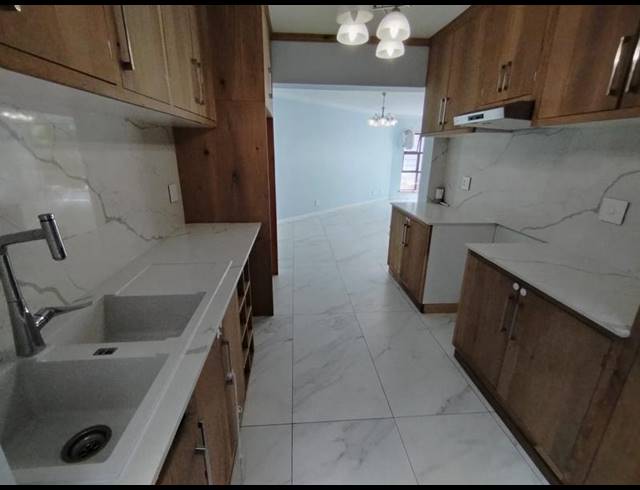 3 BEDROOM TOWNHOUSE FOR SALE IN UMHLANGA CENTRAL